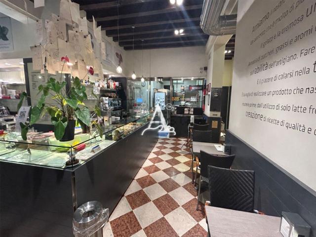Locale in affitto di 125 m² in Viale dei Tigli, 54