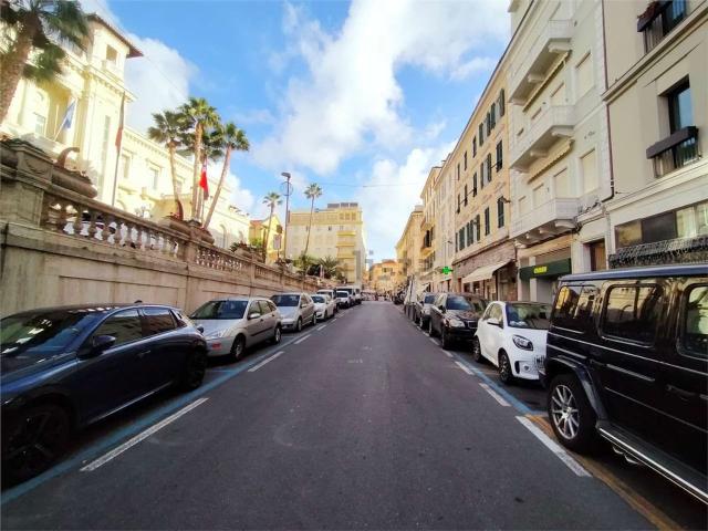 Locale in affitto di 125 m² in Corso degli Inglesi, 1