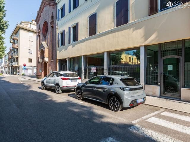 Locale in affitto di 125 m² in Corso della Vittoria, 33