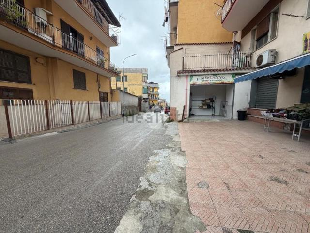 Locale in affitto di 126 m² in Via Marano Pianura, 17