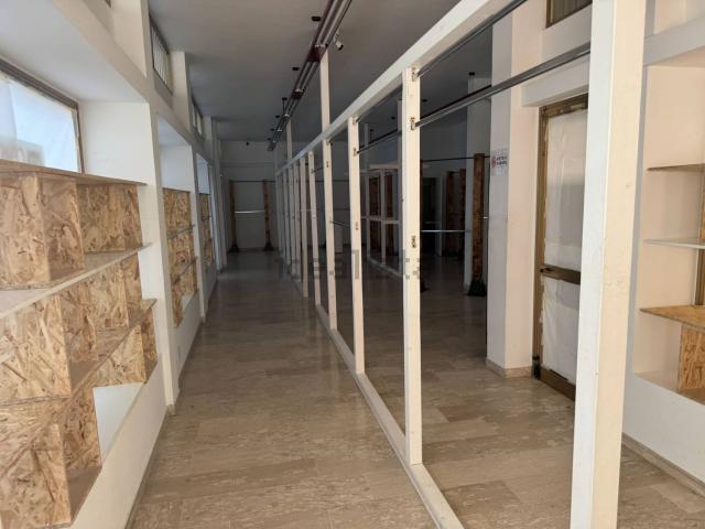 Locale in affitto di 126 m² in Viale Guglielmo Marconi