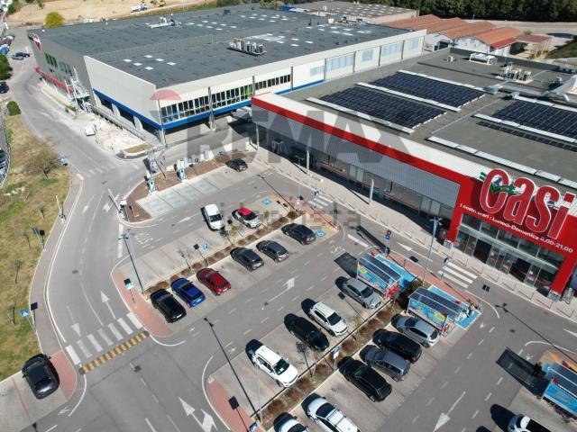 Locale in affitto di 1270 m² in Via Antonio Gramsci