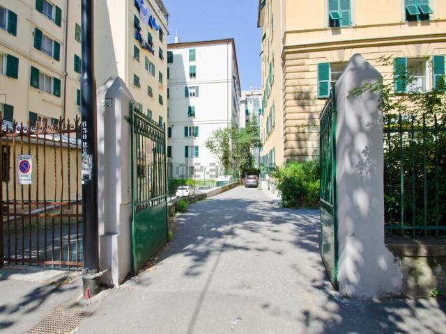 Locale in affitto di 127 m² in Via Giuseppe Casaregis, 42