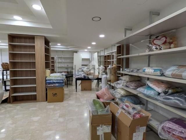 Locale in affitto di 127 m² in Via Pier Fortunato Calvi