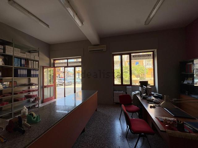 Locale in affitto di 127 m² in Piazza San Francesco di Paola