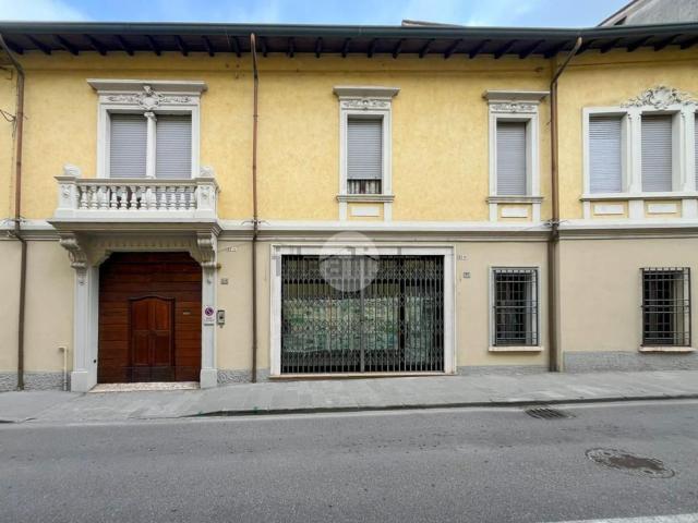Locale in affitto di 129 m² in Via Giuseppe Garibaldi, 27