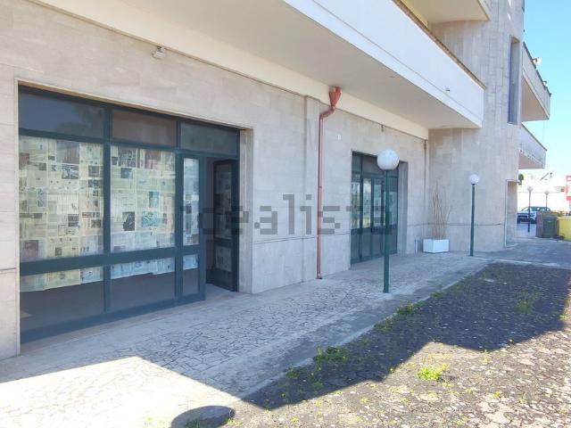Locale in affitto di 129 m² in Via Raffaele Degli Atti, 34