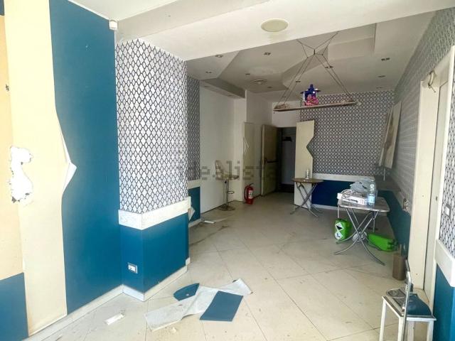 Locale in affitto di 129 m² in Viale Cesare Augusto, 11