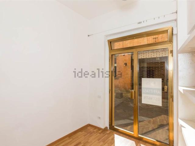 Locale in affitto di 12 m² in Via Cecco Angiolieri, 27