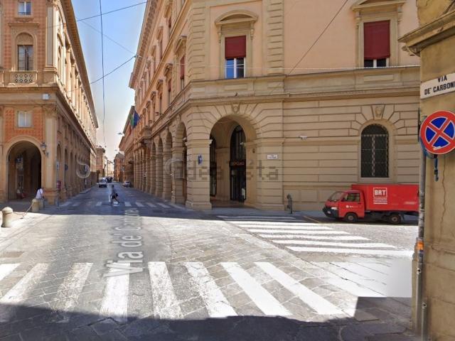 Locale in affitto di 12 m² in Via d&apos Azeglio