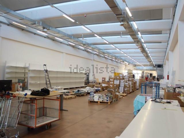 Locale in affitto di 1300 m²