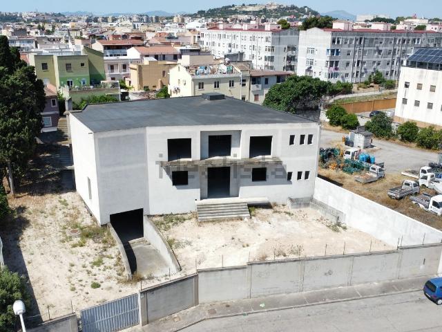 Locale in affitto di 1300 m² in Traversa Duca di Genova