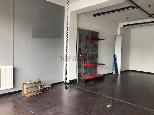 Locale in affitto di 150 m²