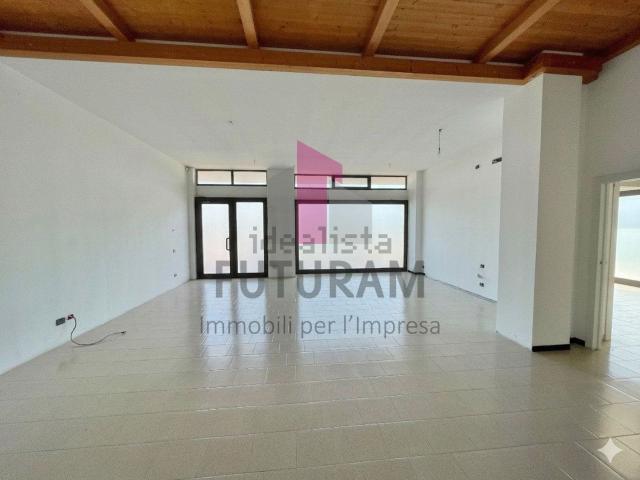 Locale in affitto di 130 m²