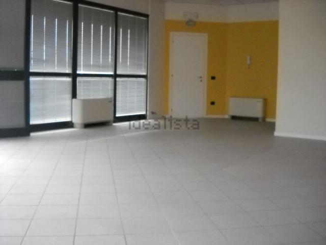 Locale in affitto di 130 m²