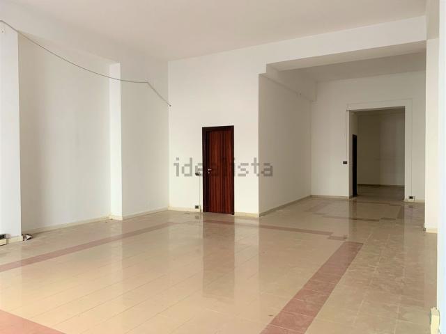 Locale in affitto di 130 m²