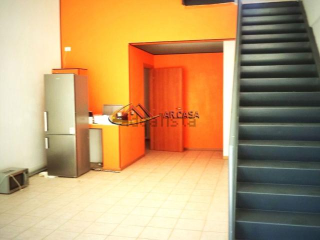 Locale in affitto di 130 m²