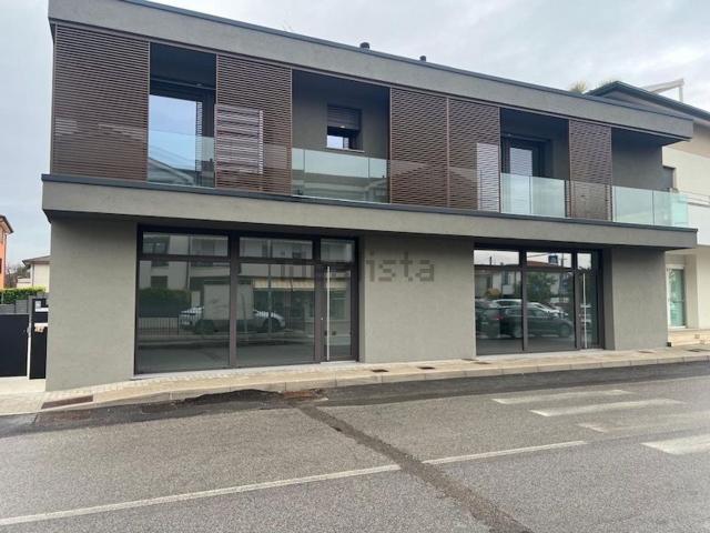 Locale in affitto di 130 m²
