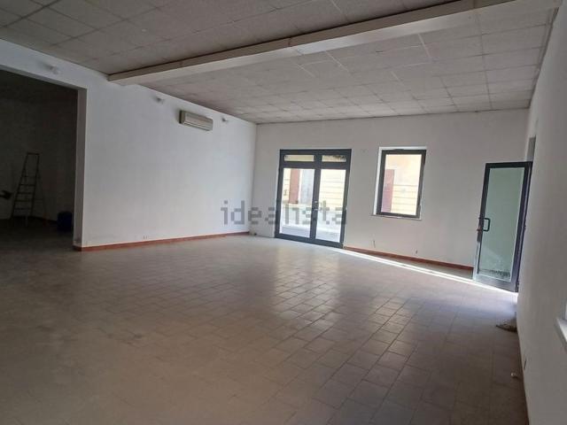 Locale in affitto di 130 m²