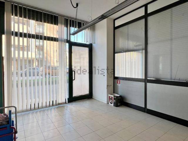 Locale in affitto di 130 m² in Via Cappuccini