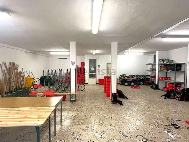 Locale in affitto di 130 m² in Via Cesare Battisti