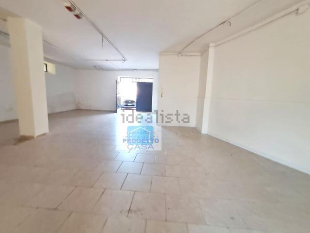 Locale in affitto di 130 m² in Via Circumvallazione