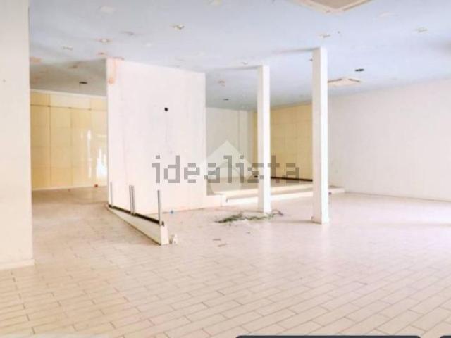 Locale in affitto di 130 m² in Via Aniello Palumbo, 1
