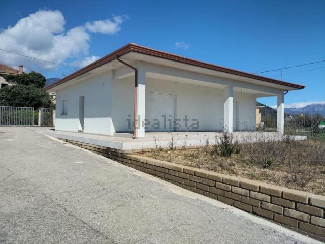 Locale in affitto di 130 m² in Via Ausonia
