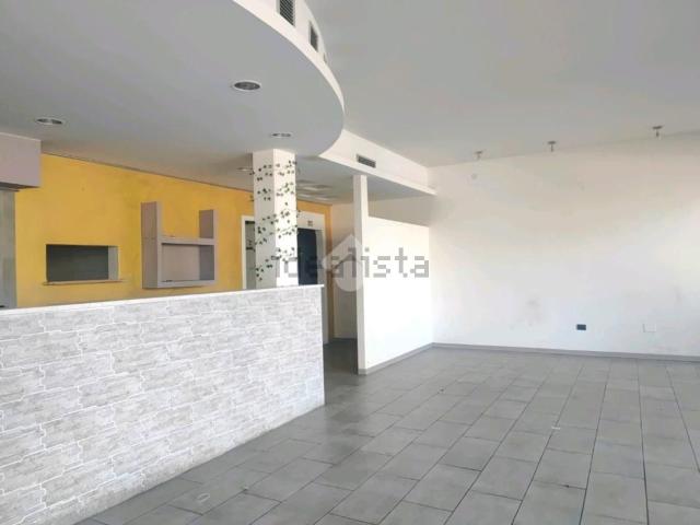 Locale in affitto di 130 m² in Via Balzella
