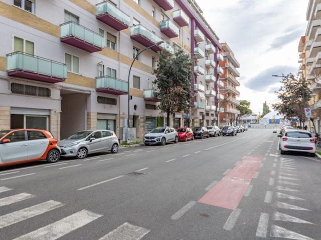 Locale in affitto di 130 m² in Via Benedetto Croce, 297
