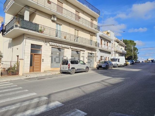 Locale in affitto di 130 m² in Via G. Murat, 16