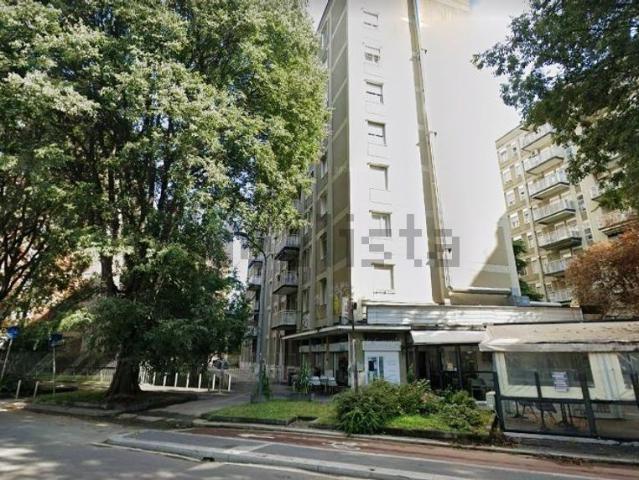 Locale in affitto di 130 m² in Via Gattamelata
