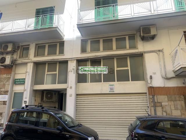 Locale in affitto di 130 m² in Via Giuseppe Giusti, 7