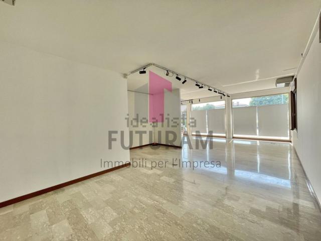 Locale in affitto di 130 m² in Via Giuseppe Mazzini