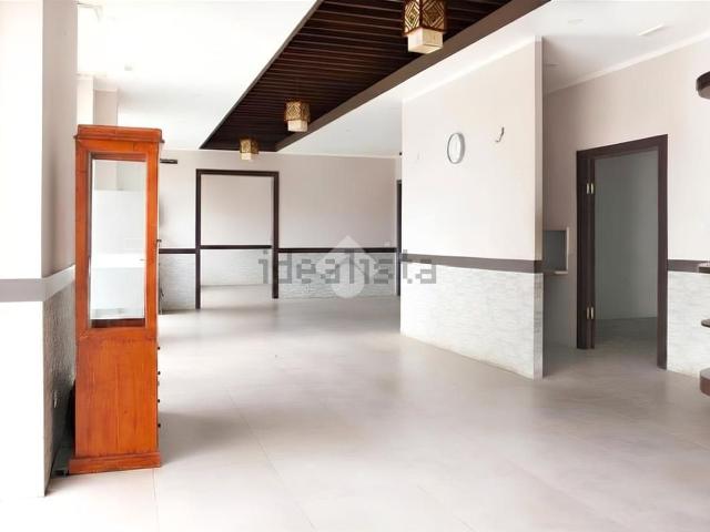 Locale in affitto di 130 m² in Via Giuseppe Pinto, 17