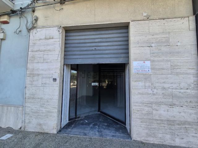 Locale in affitto di 130 m² in Via Giovanni Lavaggi, 63