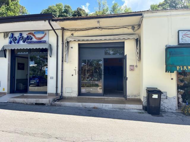 Locale in affitto di 130 m² in Via del Cimitero, 14
