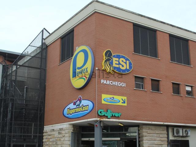 Locale in affitto di 130 m² in Via della Lucchina