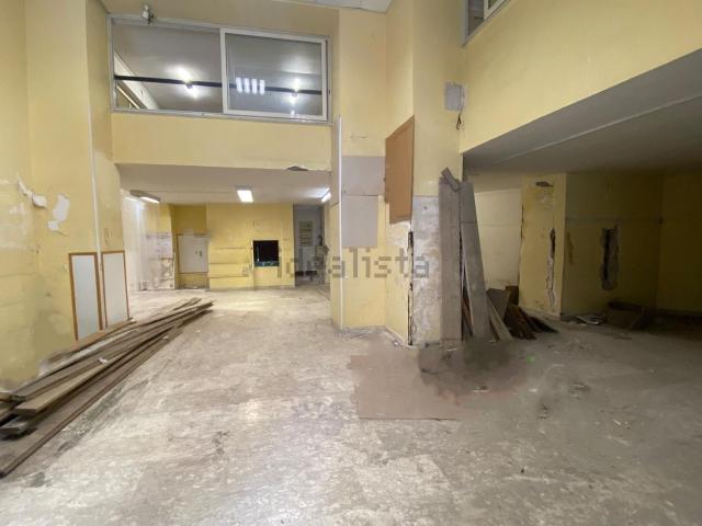 Locale in affitto di 130 m² in Via Ferrante Imparato, 76
