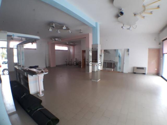Locale in affitto di 130 m² in Via Latina, 29