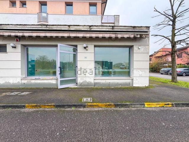 Locale in affitto di 130 m² in Via Lazio