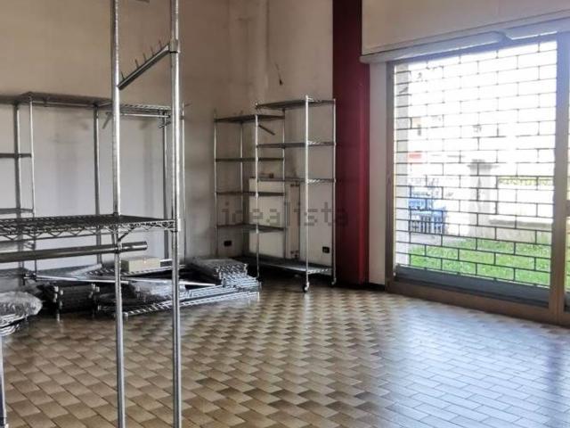Locale in affitto di 130 m² in Via Luigi Einaudi, 6