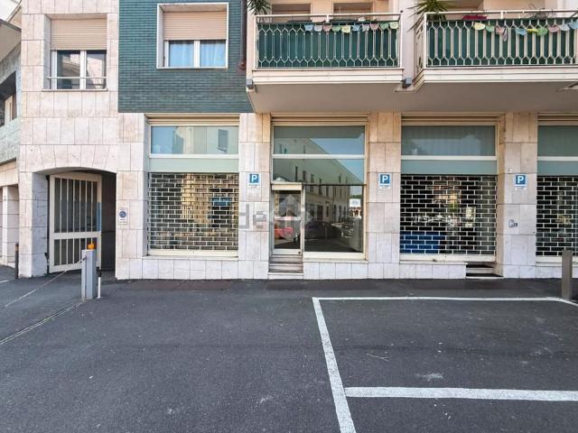 Locale in affitto di 130 m² in Via Mantova, 10