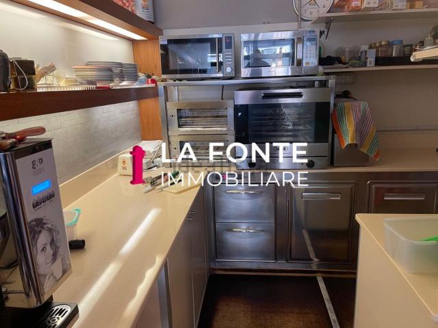 Locale in affitto di 130 m² in Via Nona Strada