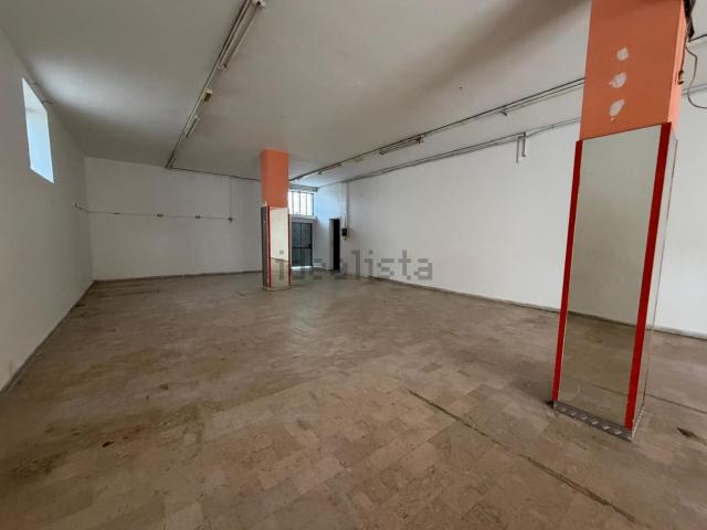 Locale in affitto di 130 m² in Via Scudieri