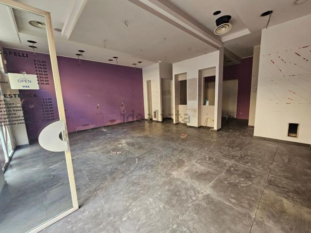 Locale in affitto di 130 m² in Via Pietro del Pezzo, 2