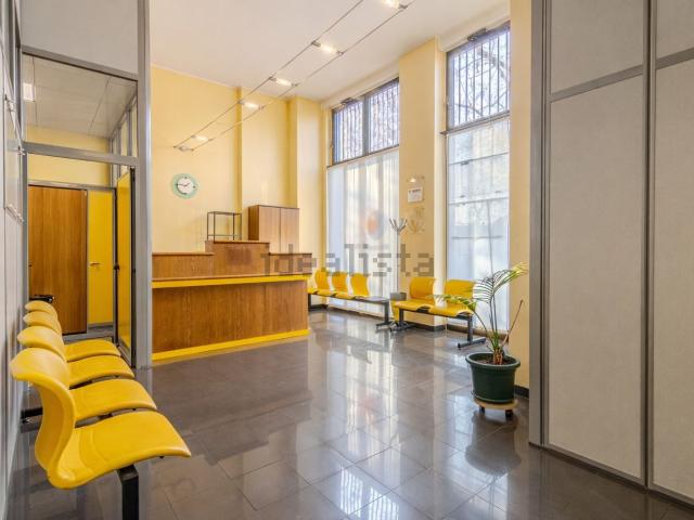 Locale in affitto di 130 m² in Via Valtellina, 12