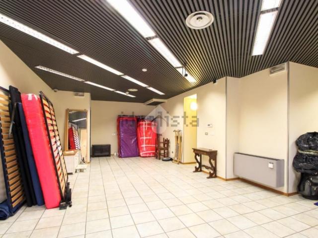 Locale in affitto di 130 m² in Via Vittorio Emanuele, 5
