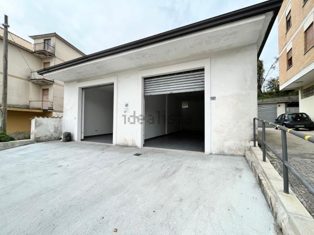 Locale in affitto di 130 m² in Viale America Latina