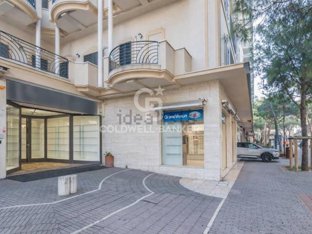 Locale in affitto di 130 m² in Viale Maria Ceccarini, 27